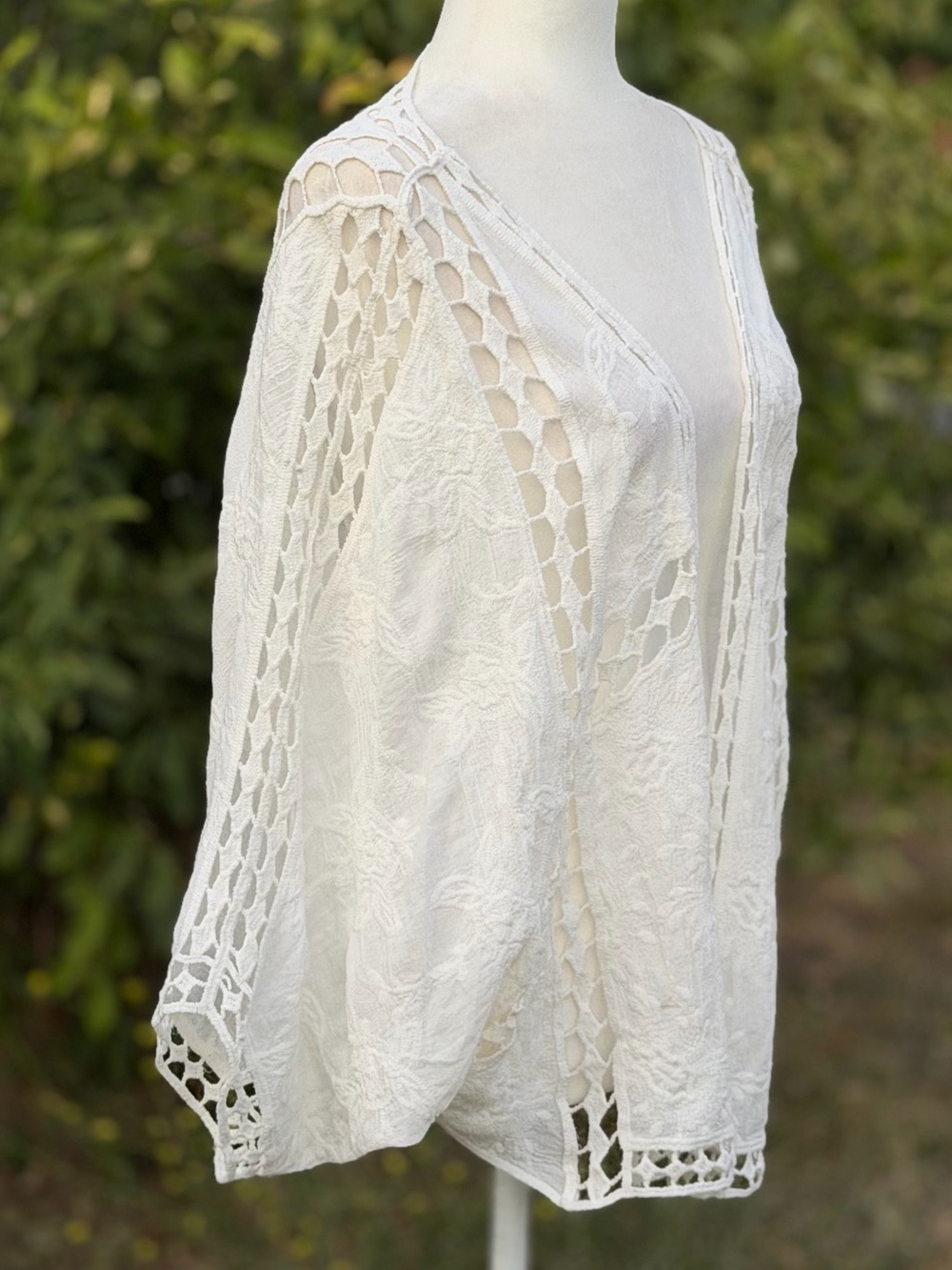 White Open Knit Embroidered Floral Batwing Sleeve Open Front Cropped Kimono, XL - Picture 3 of 10